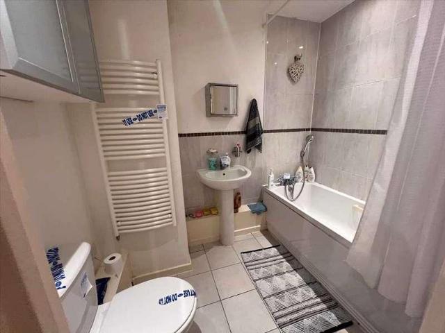 2 bed flat for sale
