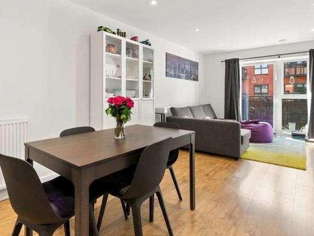 2 bed flat for sale