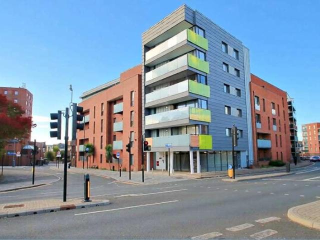 2 bed flat for sale