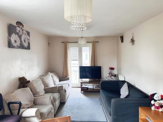 2 bed flat for sale