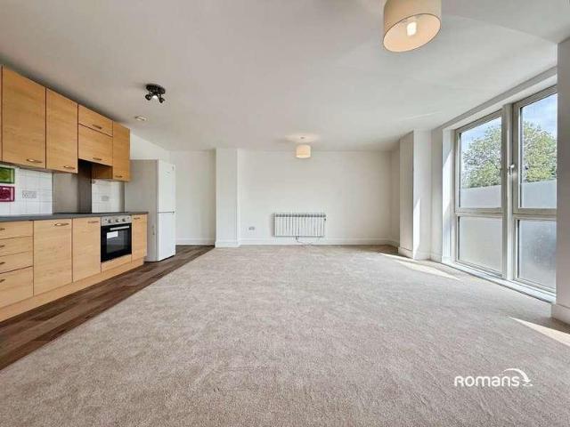 2 bed flat for sale