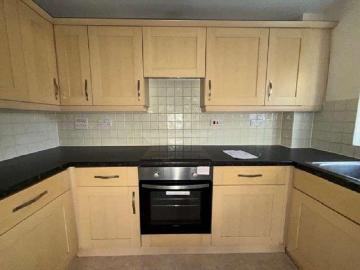 2 bed flat for sale