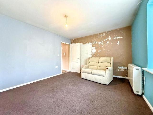 2 bed flat for sale