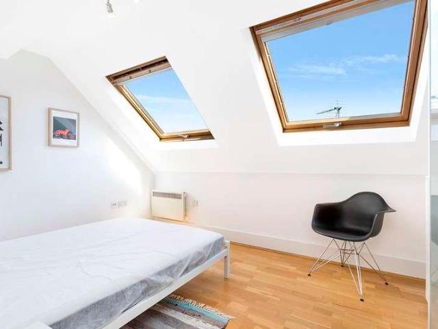 2 bed flat for sale