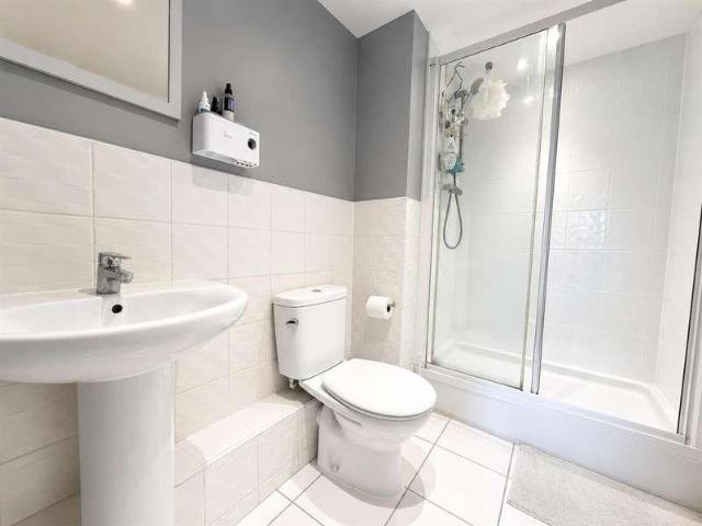 2 bed flat for sale
