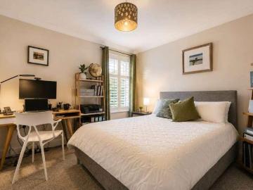 2 bed flat for sale