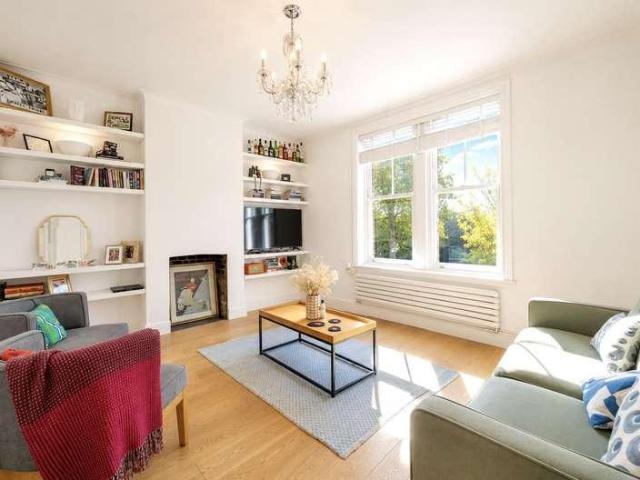 2 bed flat for sale