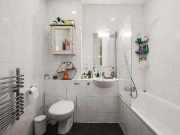 2 bed flat for sale