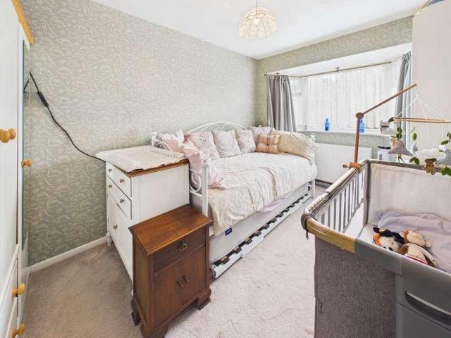 2 bed flat for sale