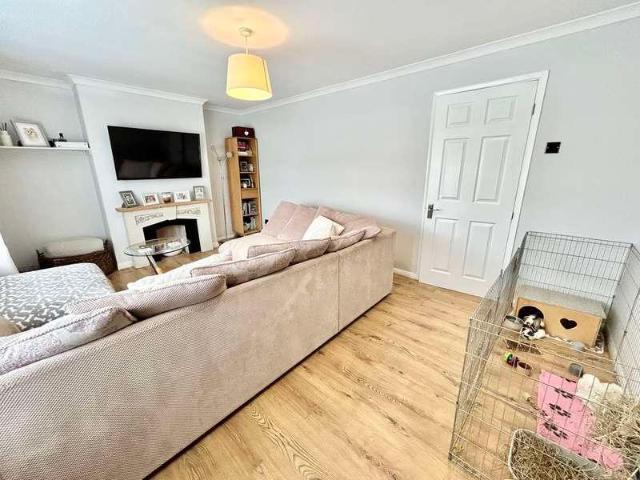 2 bed flat for sale