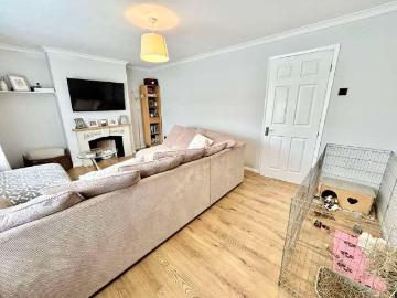 2 bed flat for sale