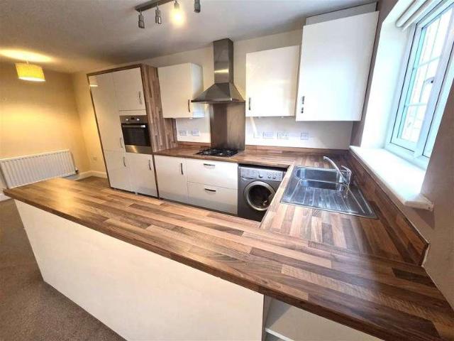 2 bed flat for sale