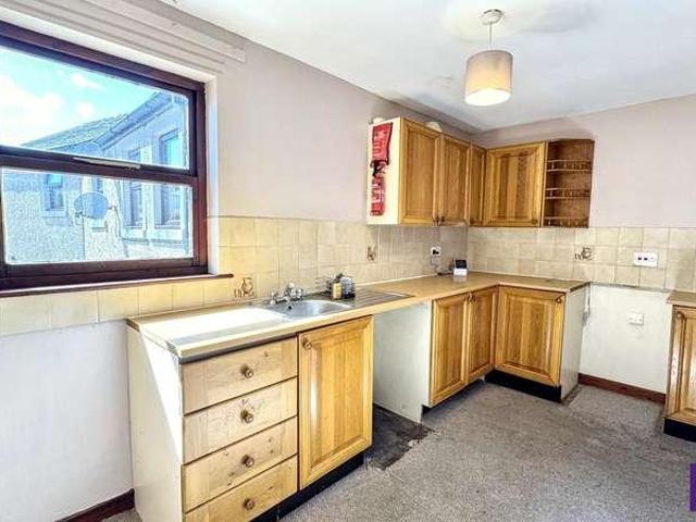 2 bed flat for sale