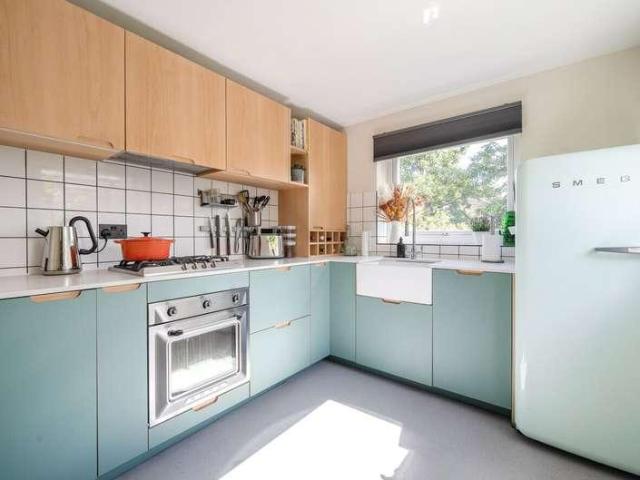 2 bed flat for sale