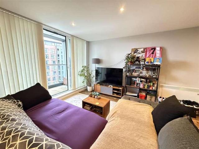 2 bed flat for sale