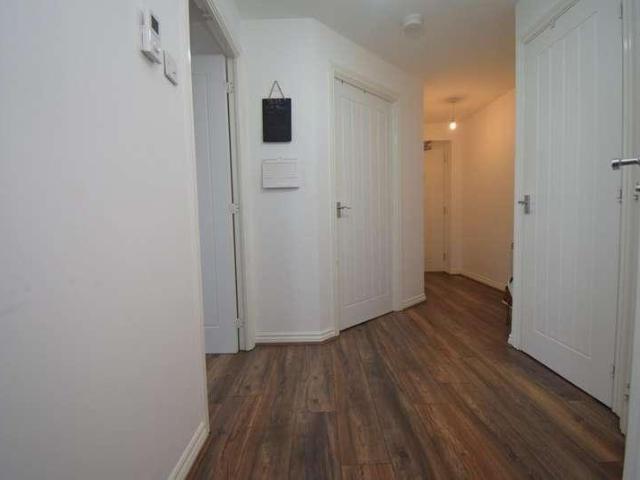 2 bed flat for sale