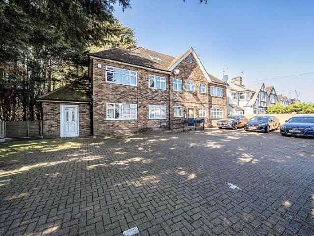 2 bed flat for sale