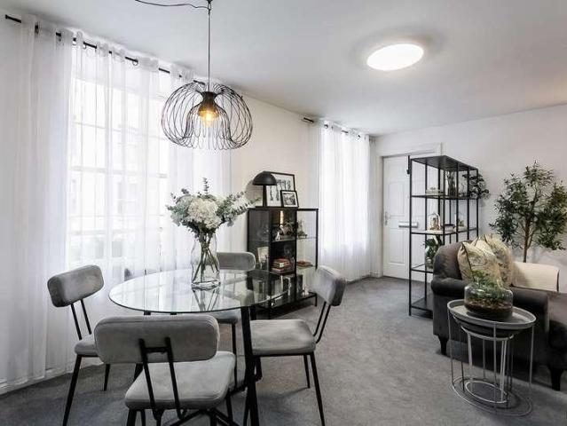 2 bed flat for sale