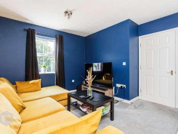 2 bed flat for sale