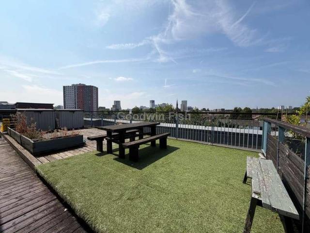 2 bed flat for sale