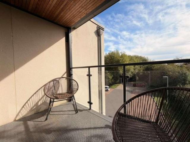2 bed flat for sale