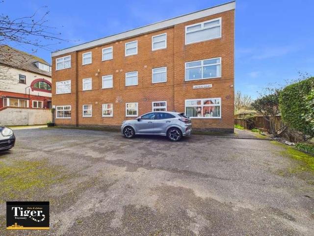 2 bed flat for sale