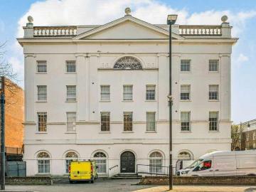 2 bed flat for sale