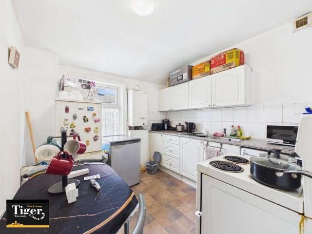 2 bed flat for sale