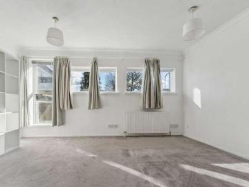 2 bed flat for sale