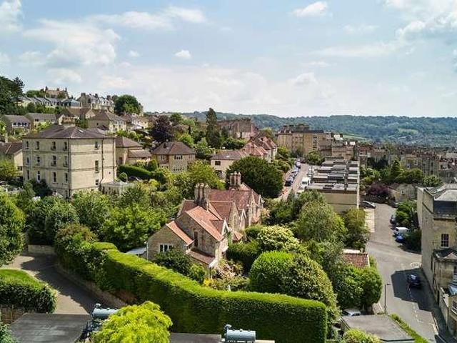 2 bed flat for sale