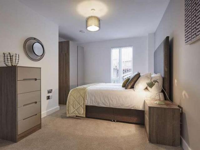 2 bed flat for sale