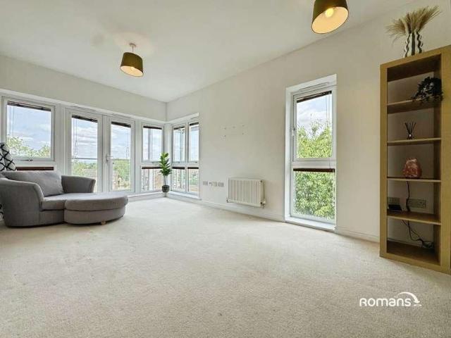 2 bed flat for sale