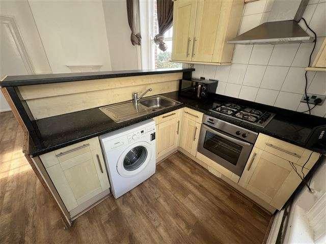 2 bed flat for sale