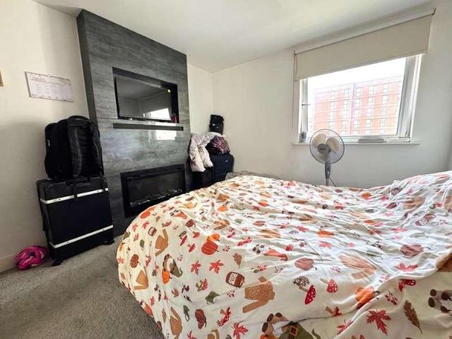 2 bed flat for sale