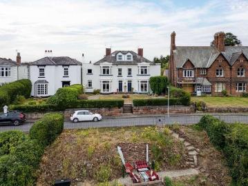 2 bed flat for sale