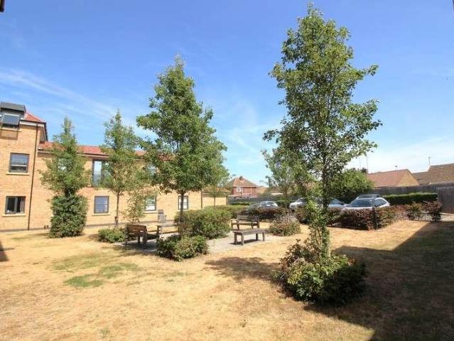2 bed flat for sale