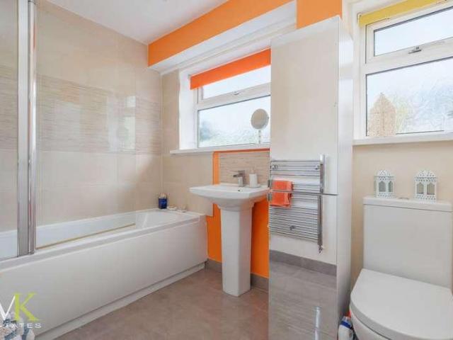 2 bed flat for sale
