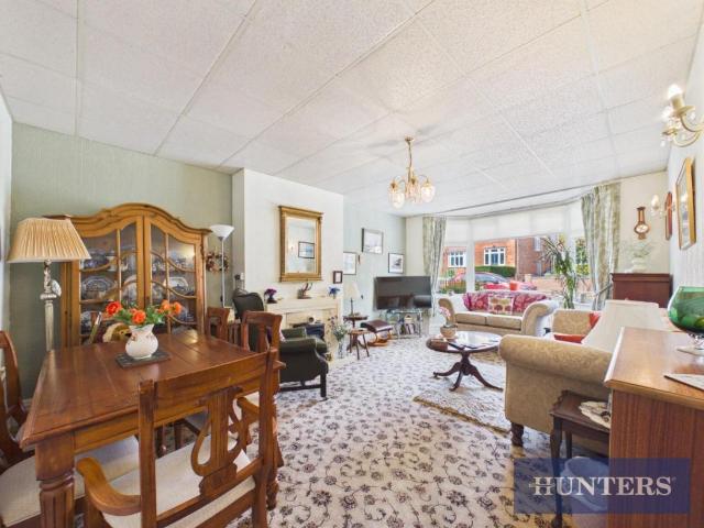 2 bed flat for sale