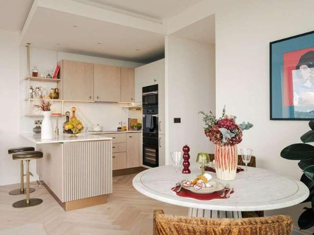 2 bed flat for sale