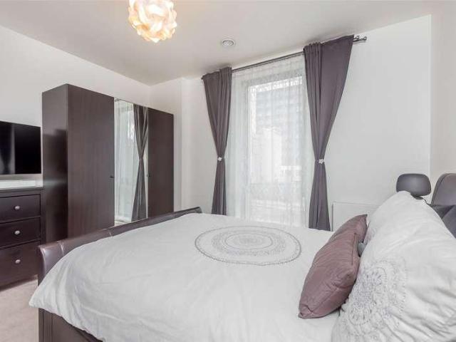 2 bed flat for sale