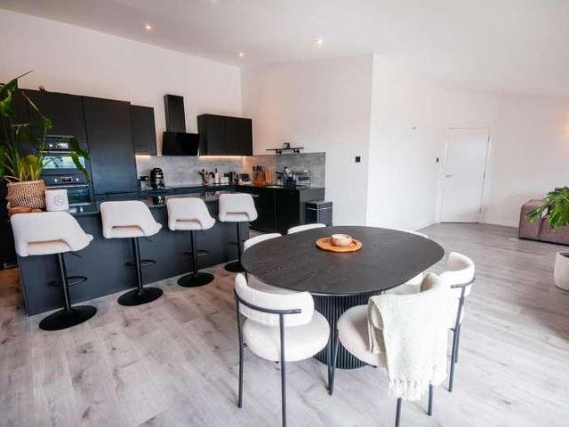 2 bed flat for sale