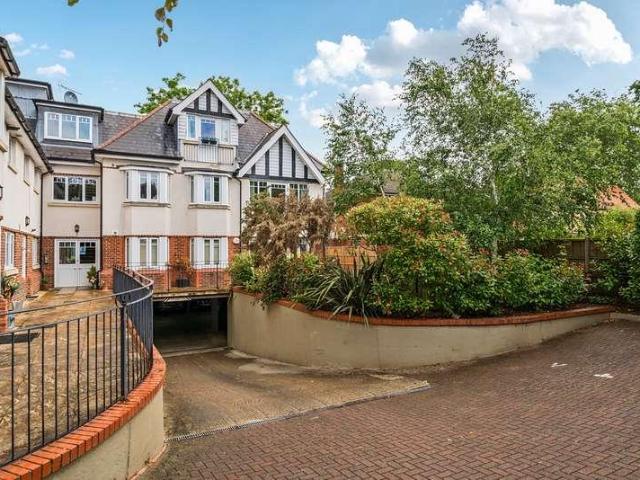 2 bed flat for sale