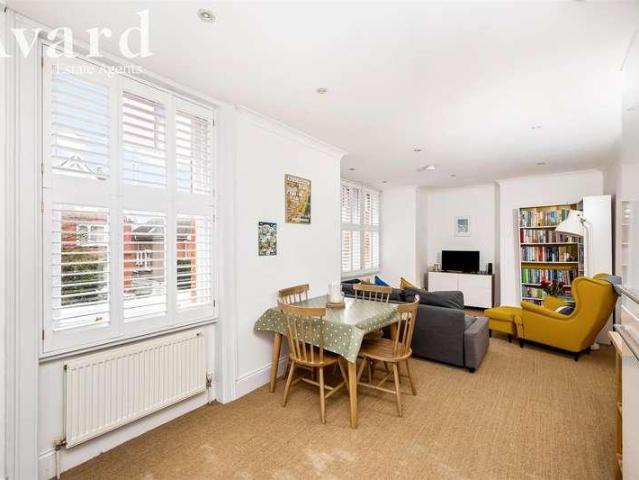 2 bed flat for sale