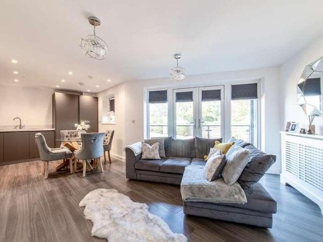2 bed flat for sale
