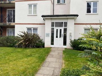 2 bed flat for sale