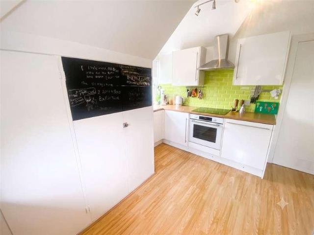 2 bed flat for sale