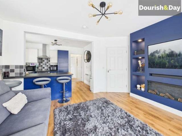 2 bed flat for sale