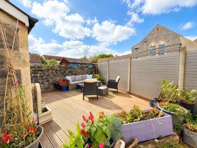 2 bed flat for sale