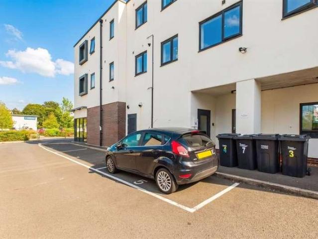 2 bed flat for sale