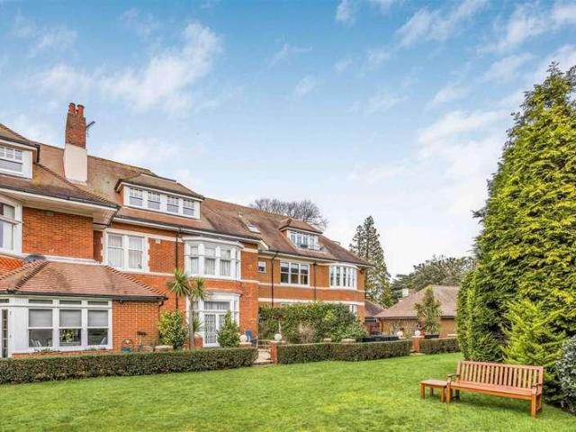 2 bed flat for sale